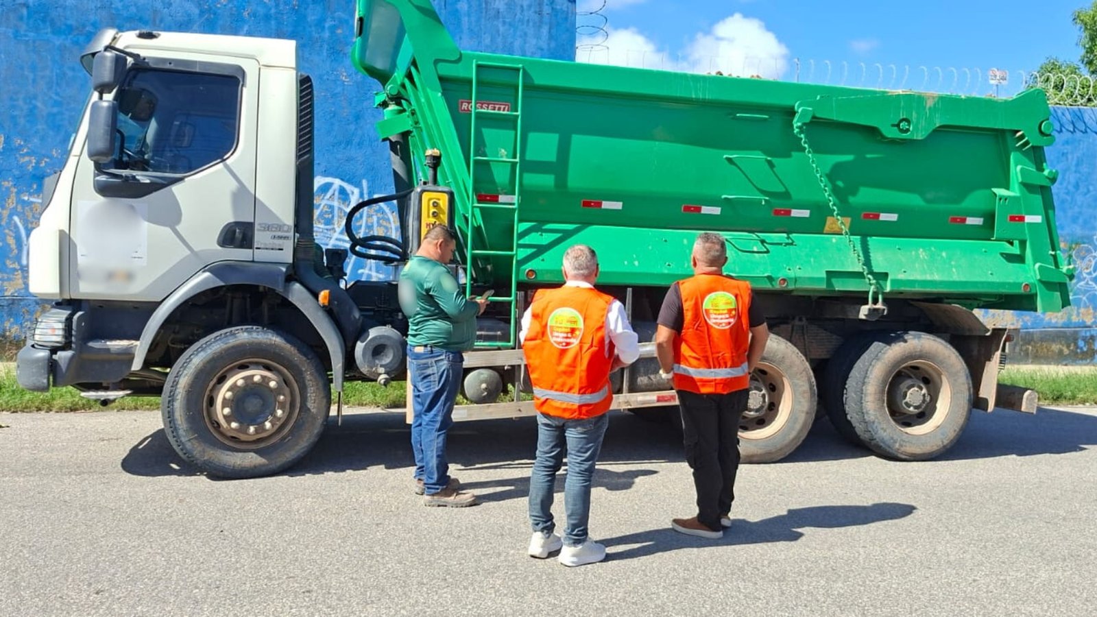 Capital Limpa e Ordenada: Agefis apreende quatro veículos por transporte irregular de resíduos na pr