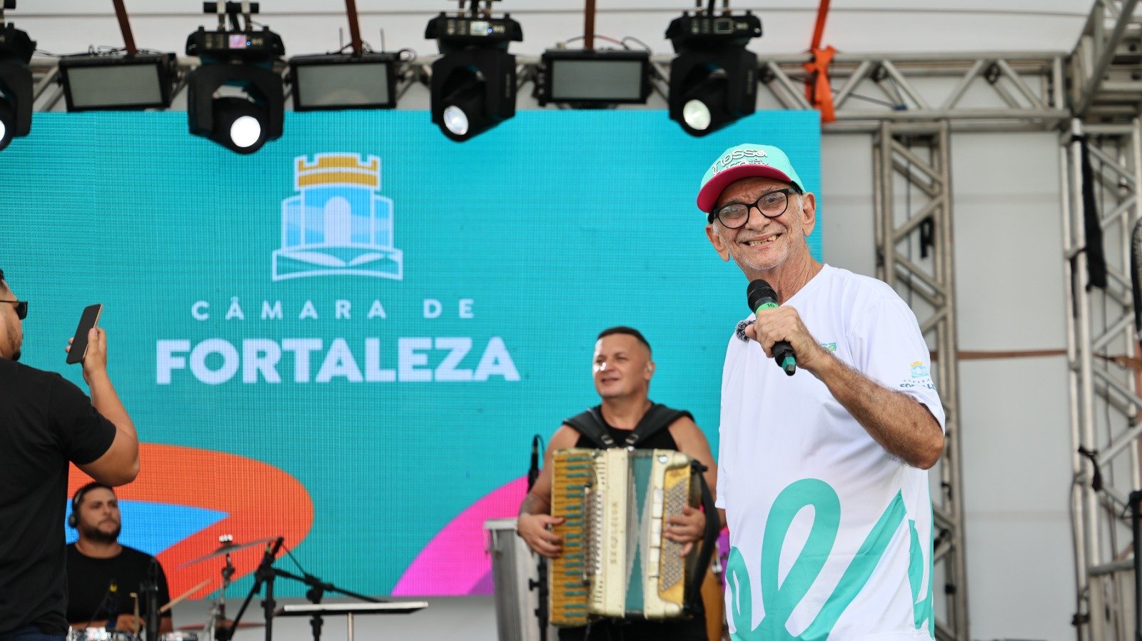 “Nossa Casa é de Todos” chega ao Conjunto Esperança com show de talentos e mutirão de serviços
