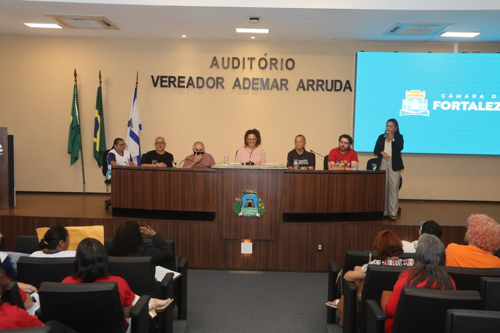 Câmara debate fortalecimento da EJA em audiência pública