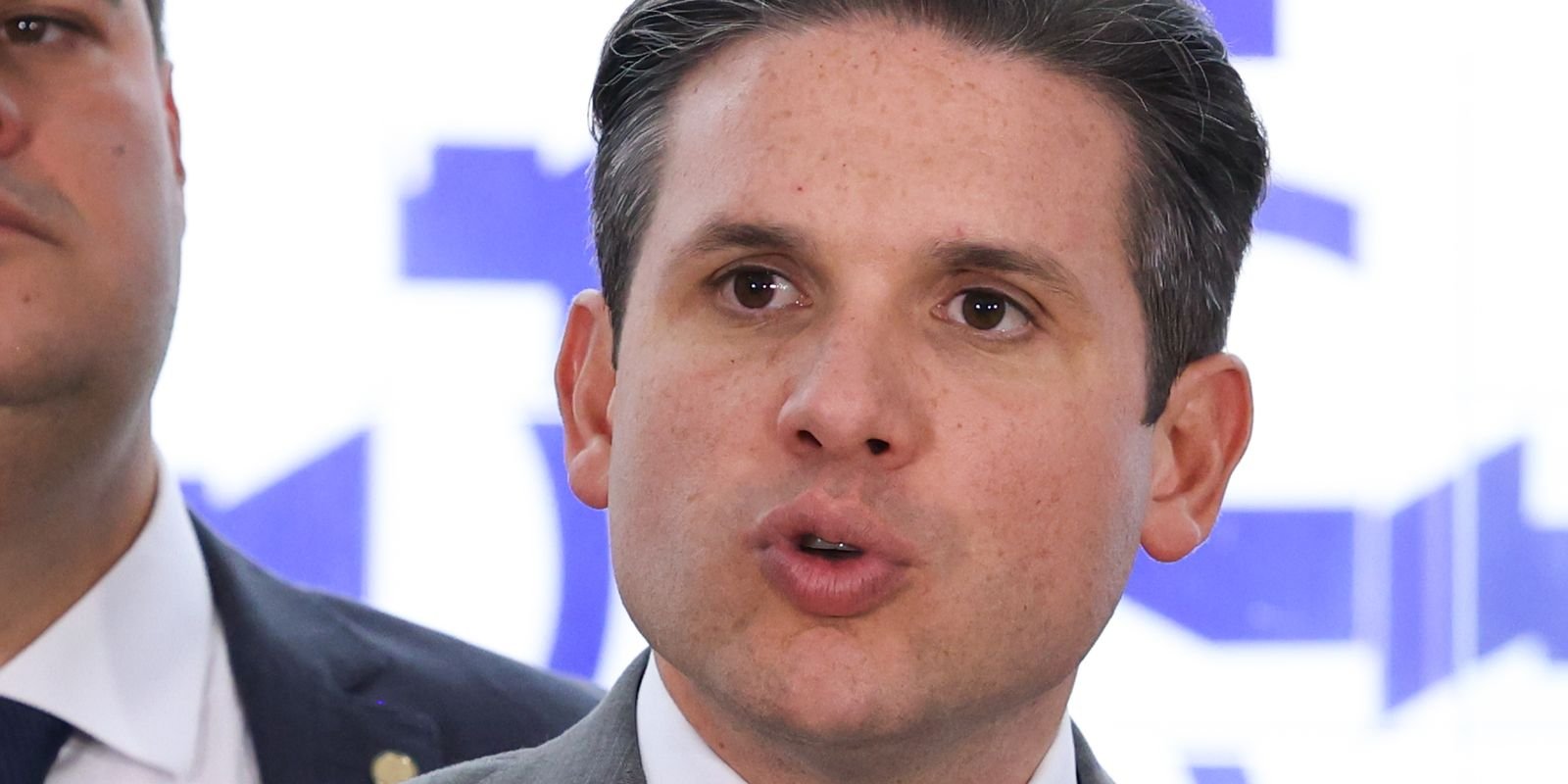 Motta diz que fim da escala 6x1 será debatida por meio de PEC