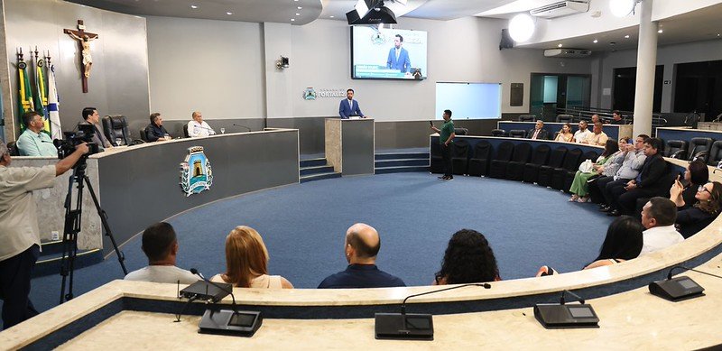 CMFor reconhece o trabalho do médico Thiago de Paiva Sales em sessão solene