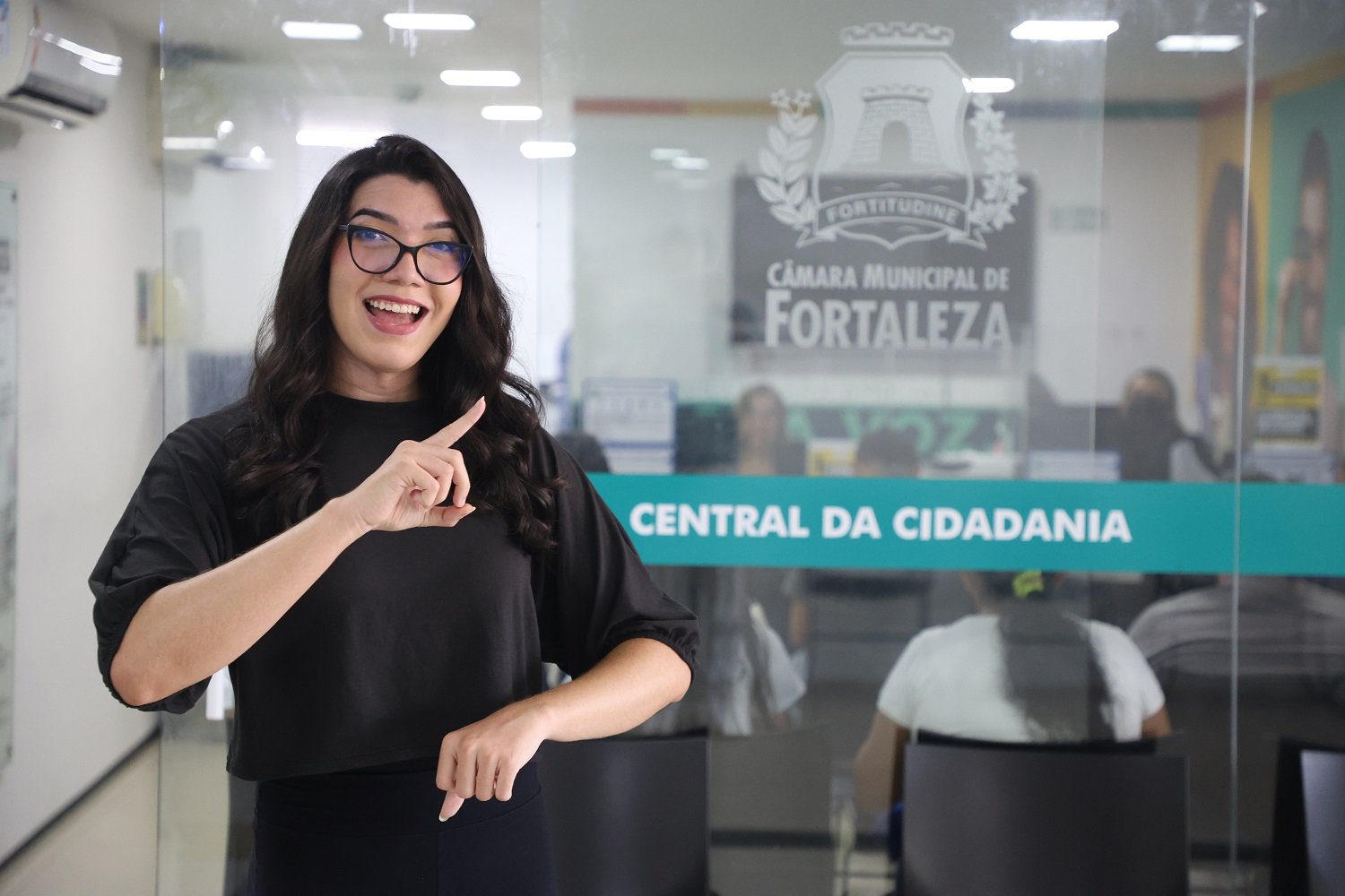 Sinais da inclusão: uso da Libras na Câmara de Fortaleza garante cidadania e acesso à informação