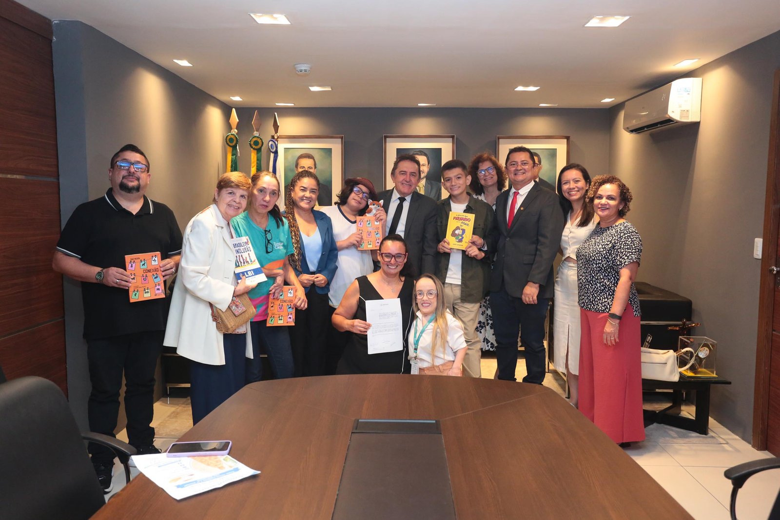 Projeto propõe inclusão de livros escritos por alunos em bibliotecas de escolas públicas de Fortaleza