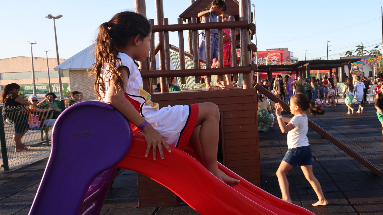 Infância Viva na Praça leva cidadania, inclusão e atividades para crianças e famílias no Autran Nune
