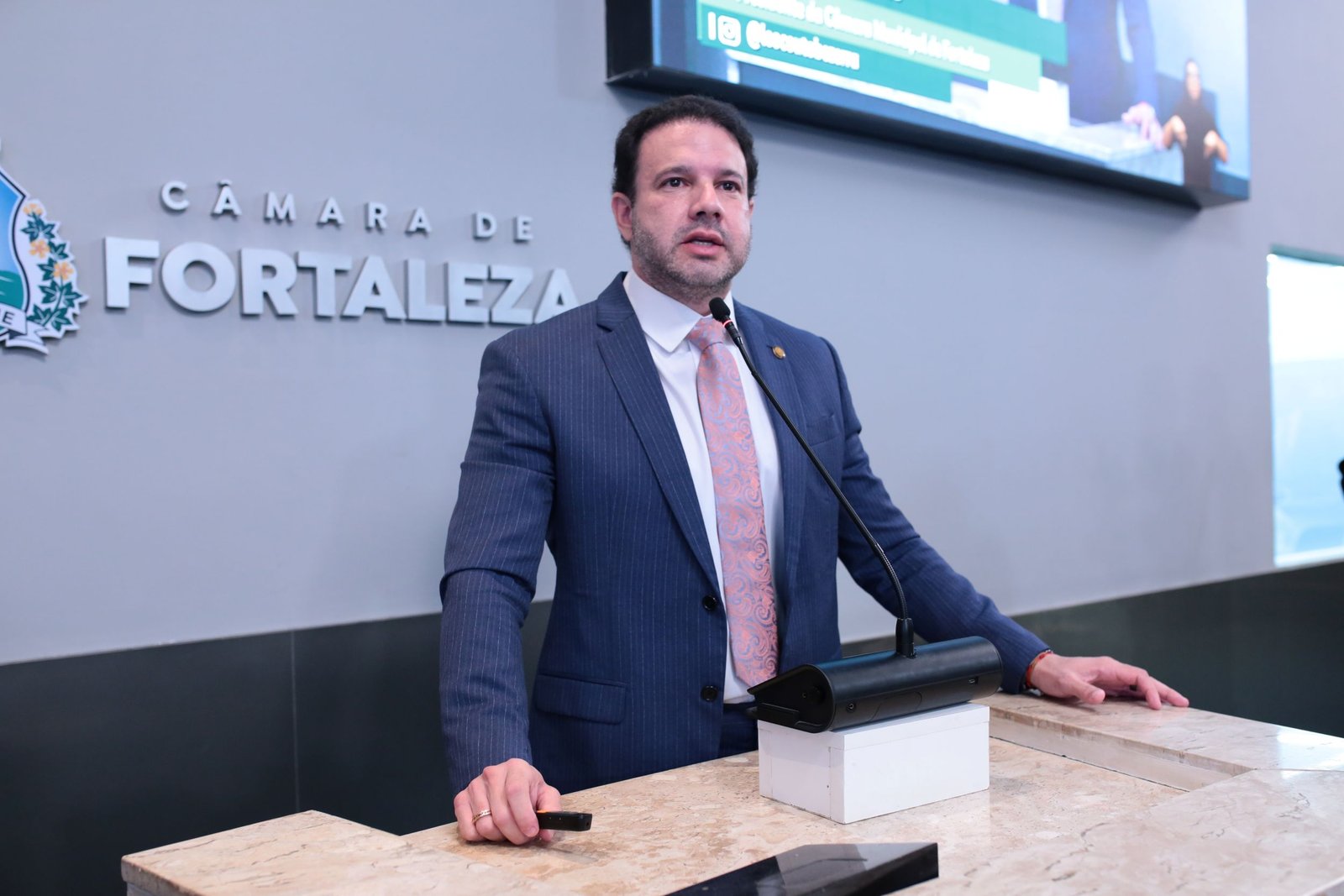 Câmara de Fortaleza aprova projeto que combate assédio contra mulheres em academias e espaços esportivos