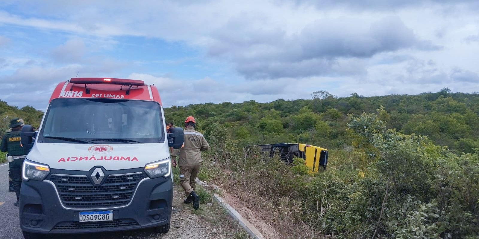 Ônibus com romeiros tomba noCeará e provoca morte de duas pessoas