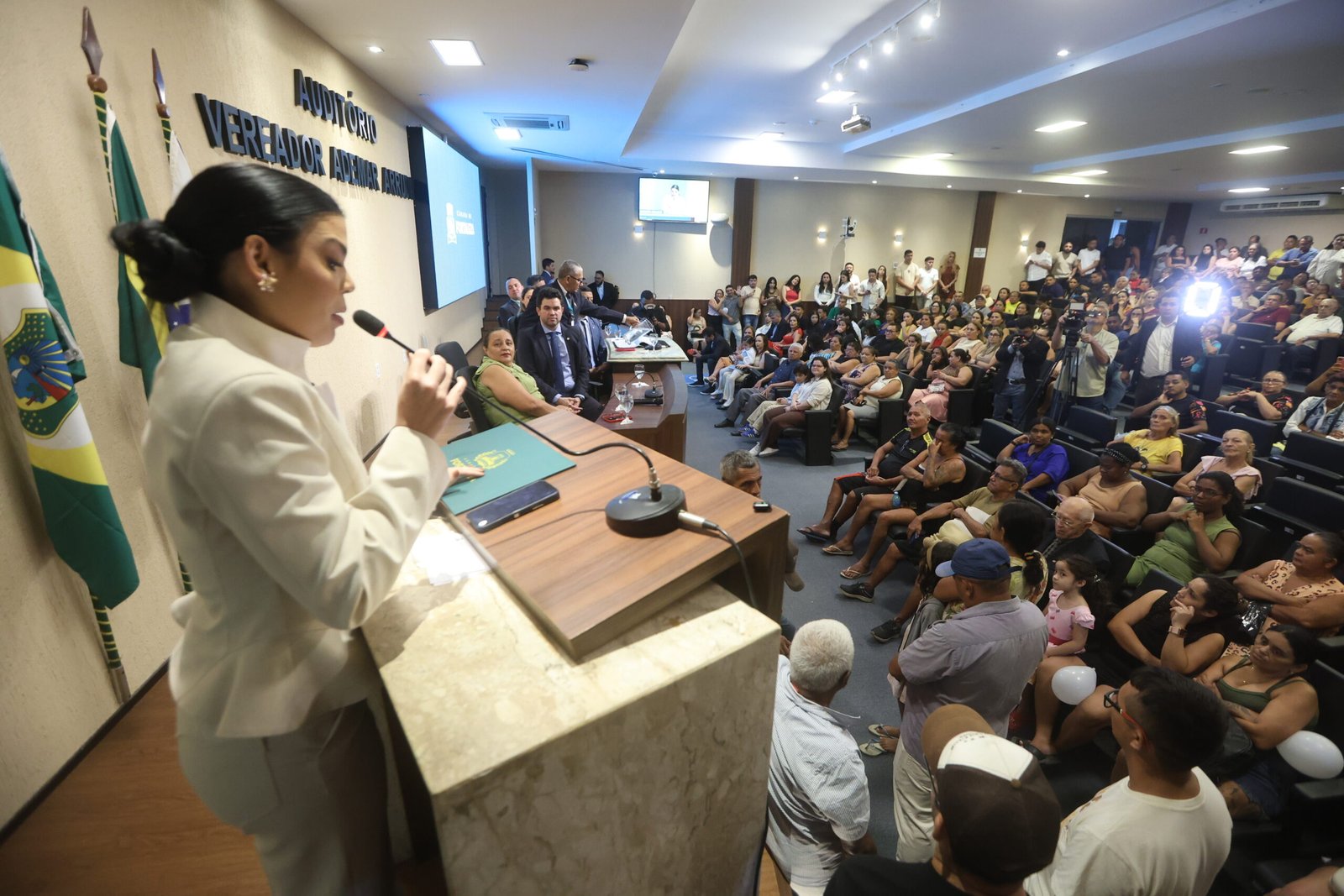 CMFor entrega o Título de Cidadã de Fortaleza a Lorena Pinheiro