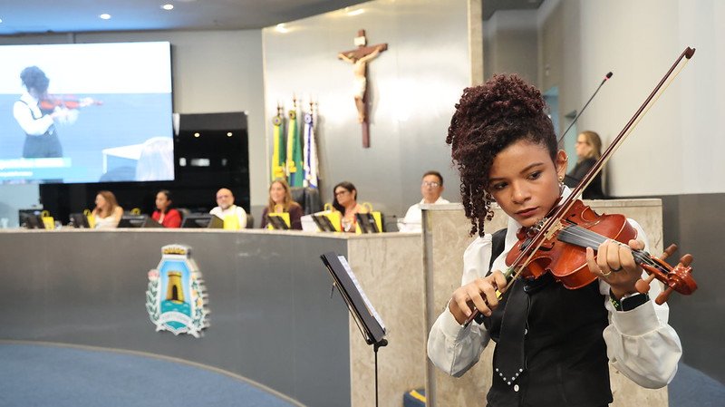 Sessão solene na CMFor homenageia o coletivo literário Lamparinas