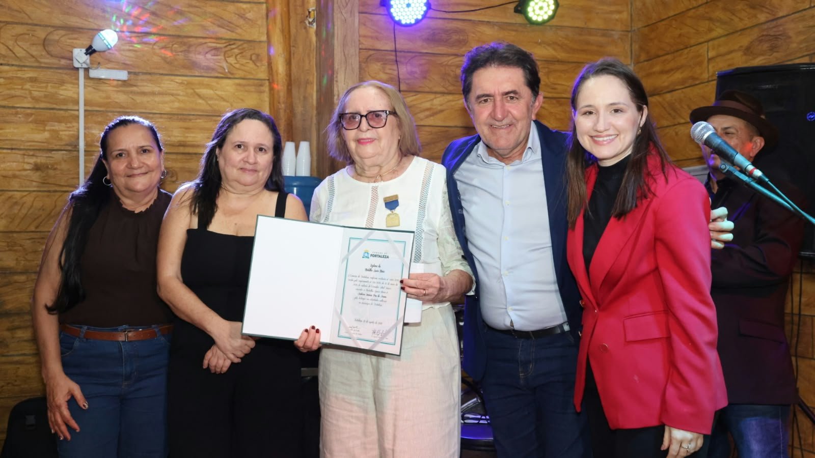 CMFor concede a Medalha Lauro Maia a Ivonisa Paz de Sousa, a Dona Ivone