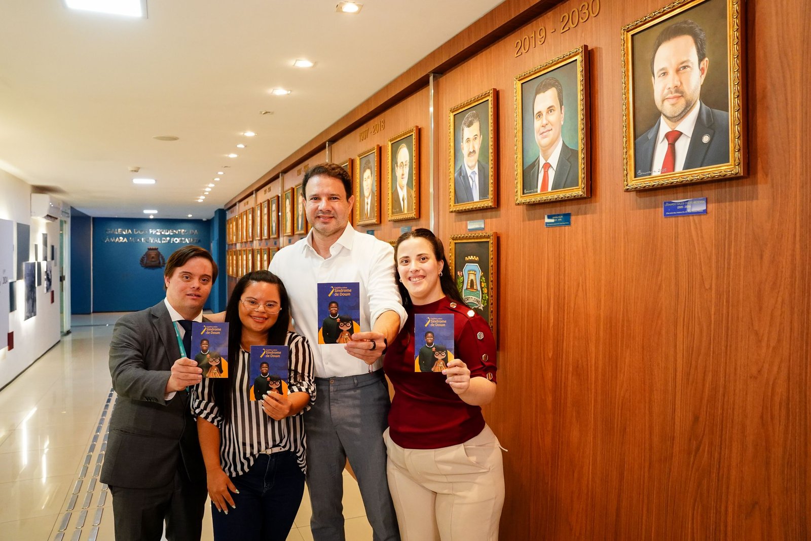 Câmara lança cartilha inclusiva sobre Síndrome de Down