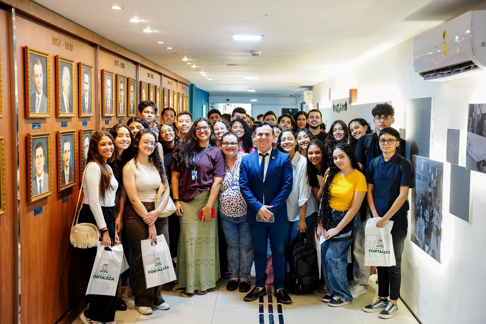 Câmara recebe visitantes do Instituto I Jovem em visita guiada