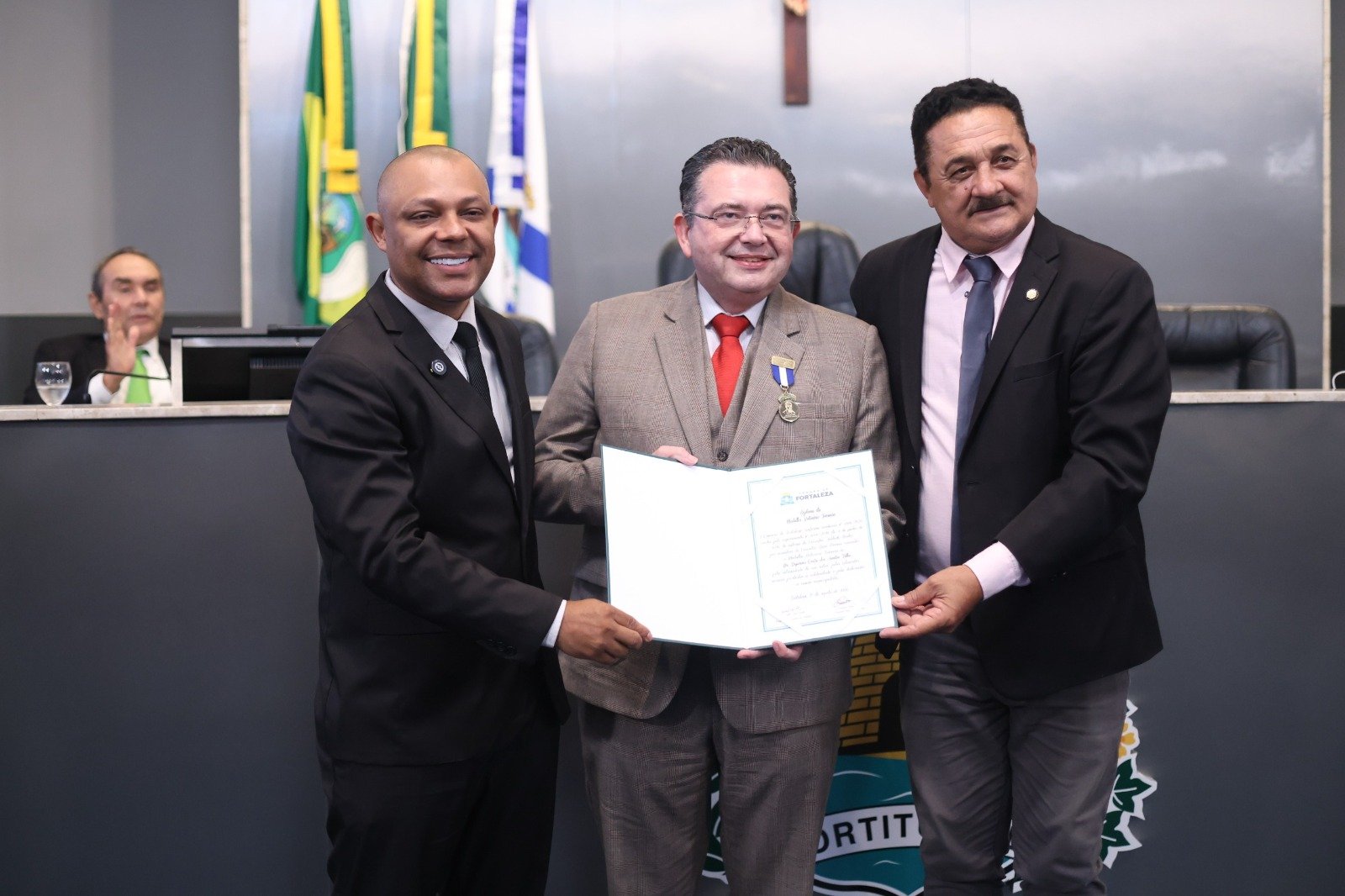 Câmara entrega Medalha Boticário Ferreira ao Dr. Dejarino Costa dos Santos