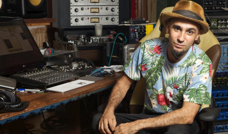 Centro Cultural Belchior realiza curso livre sobre mixagem musical com Yury Kalil e recebe performan