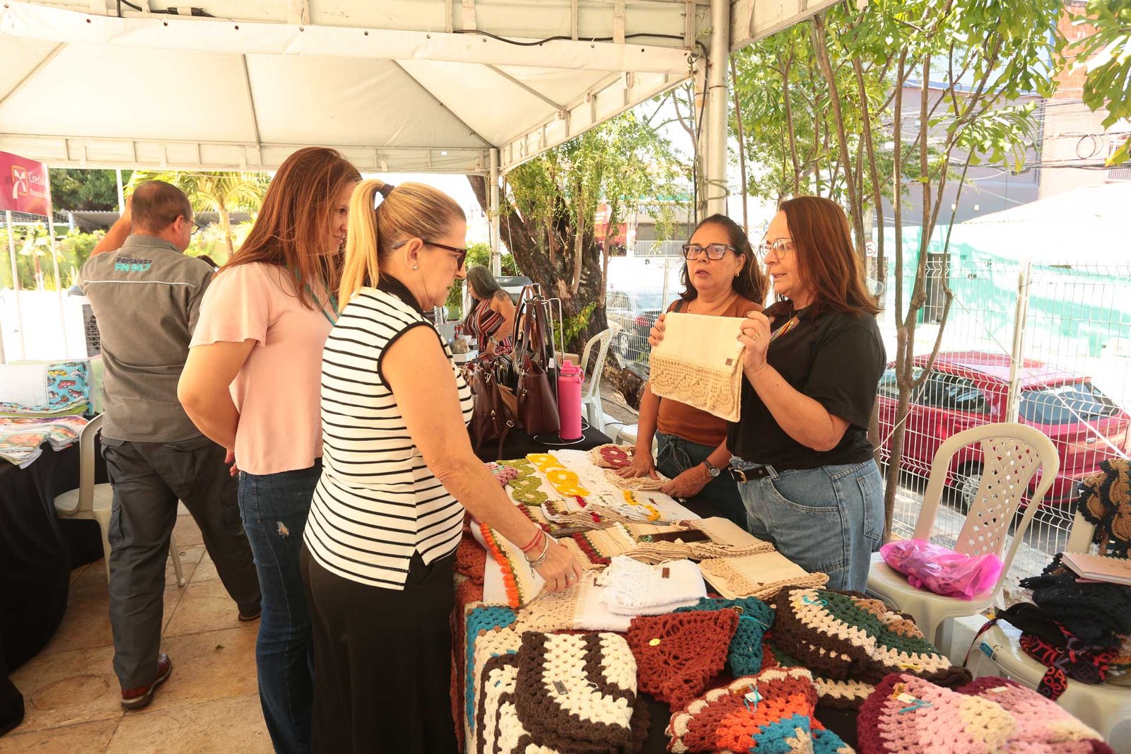 Feira gratuita e aberta ao público na Câmara de Fortaleza incentiva pequenos empreendedores