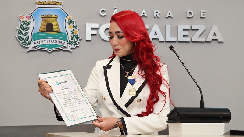 CMFor entrega a Medalha Edson Queiroz à empresária Jackcilene Morais de Menezes