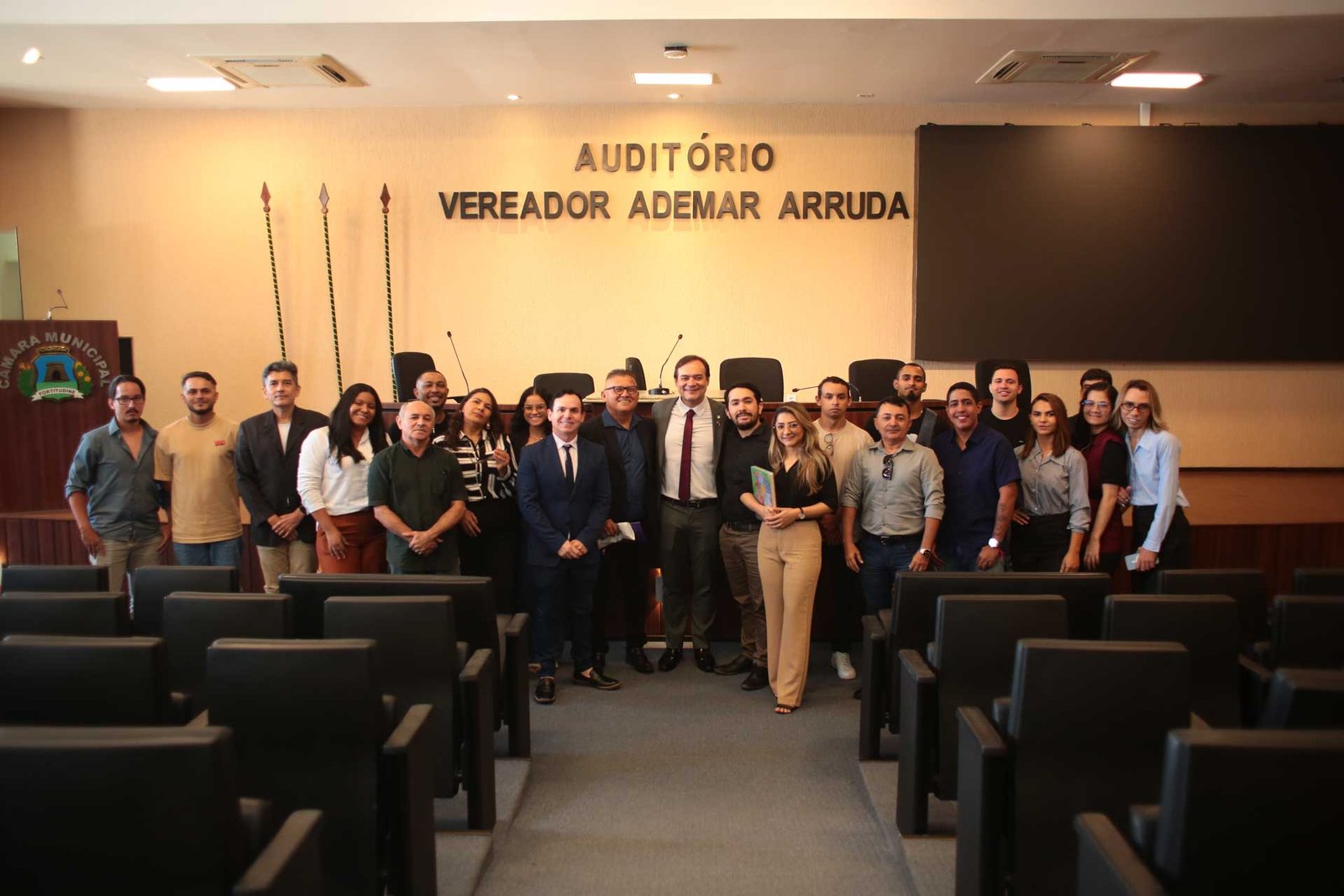 Estudantes da UNIC visitam Câmara de Fortaleza e conhecem funcionamento do Legislativo