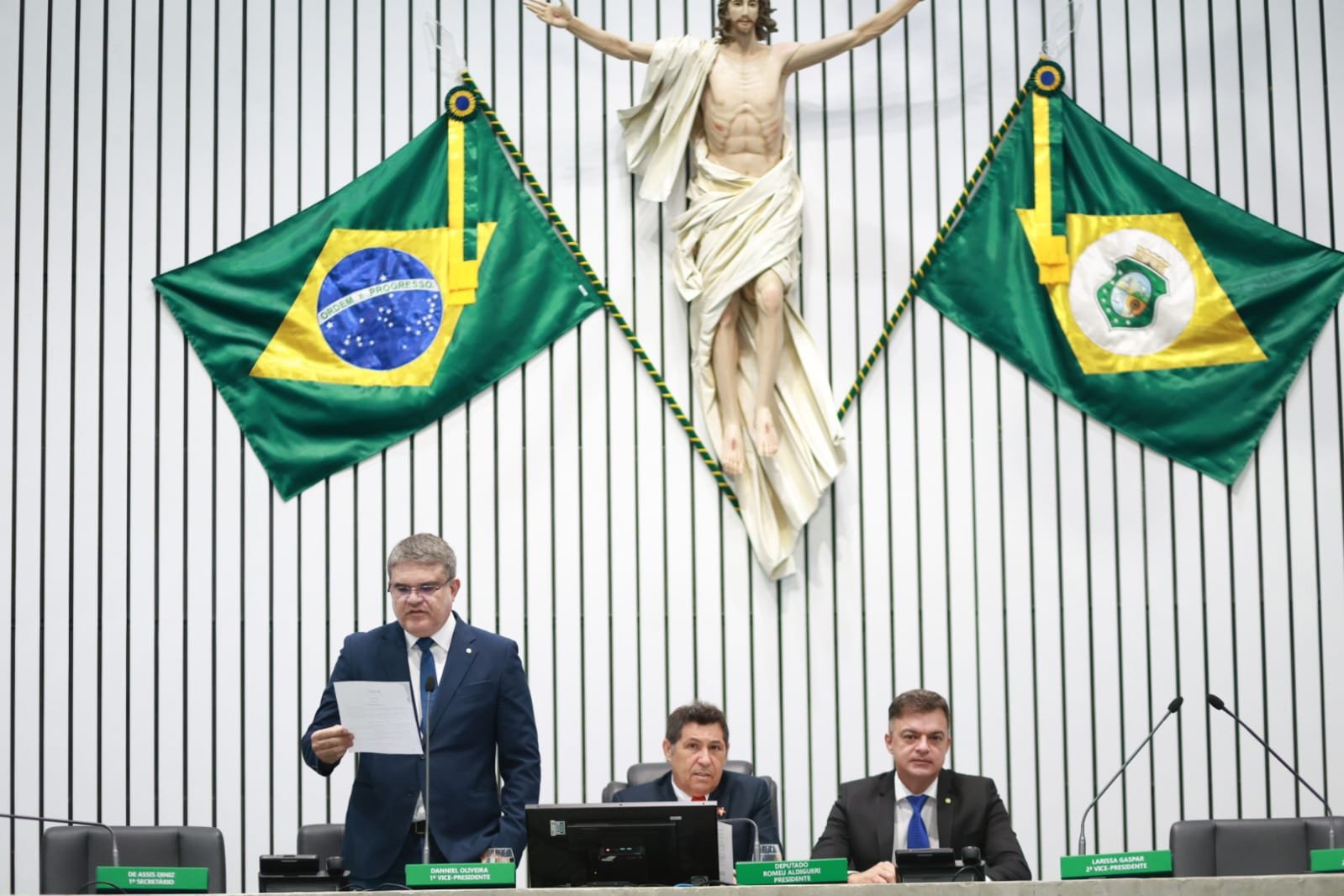 Projetos do Executivo e de deputados iniciam tramitação nesta terça na Alece