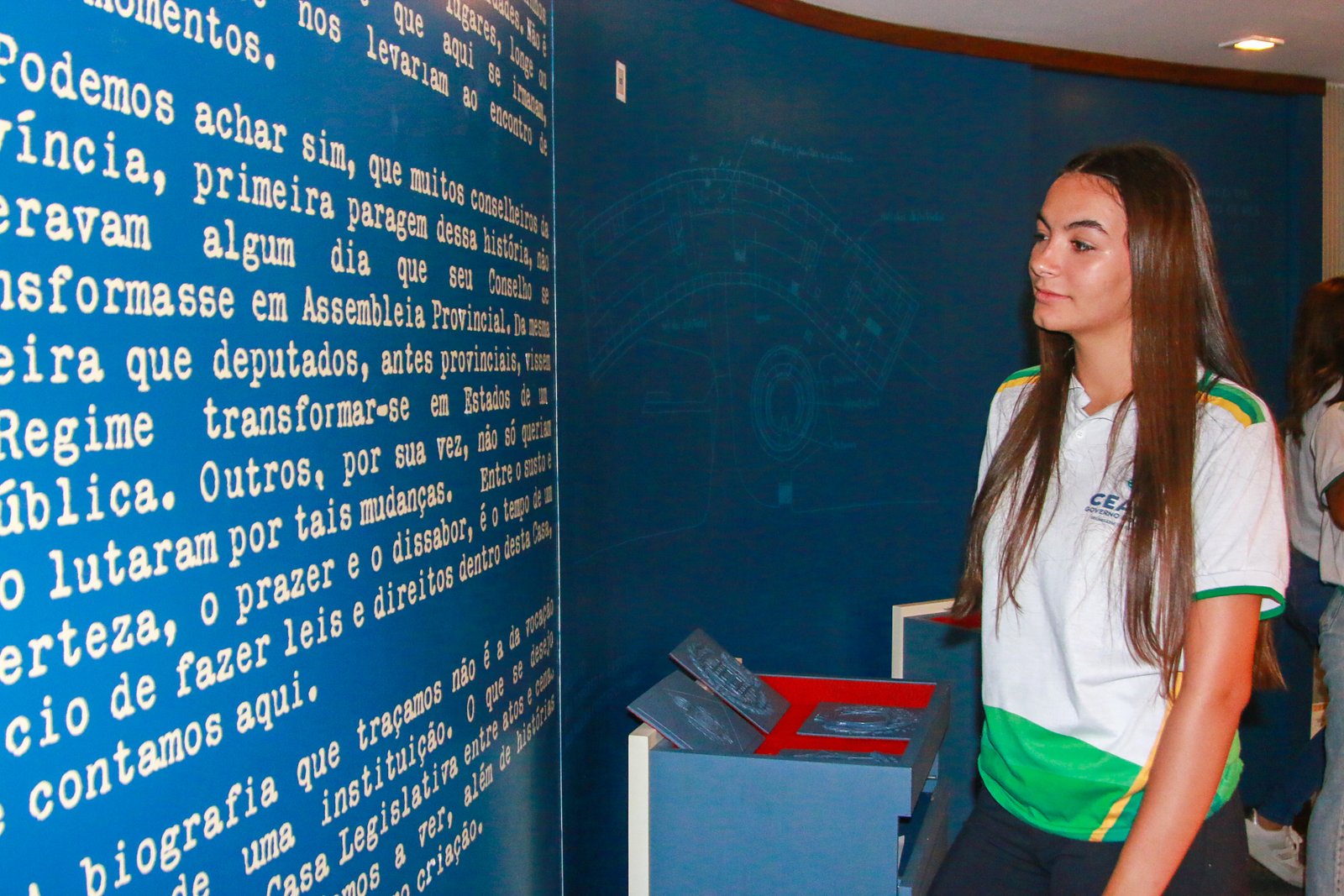 Estudantes de bairros da Capital participam de visita guiada na Alece