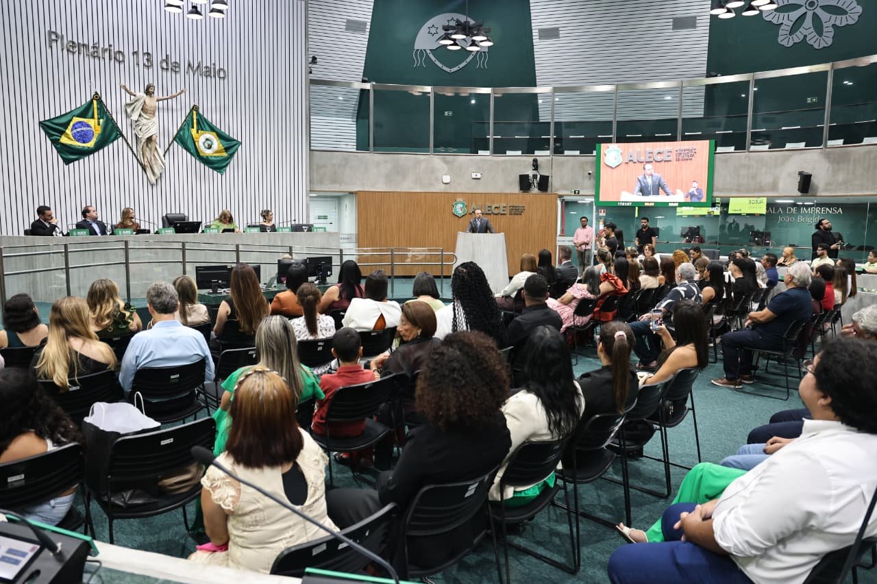 Alece celebra profissionais cearenses pelo Dia Nacional do Cerimonialista